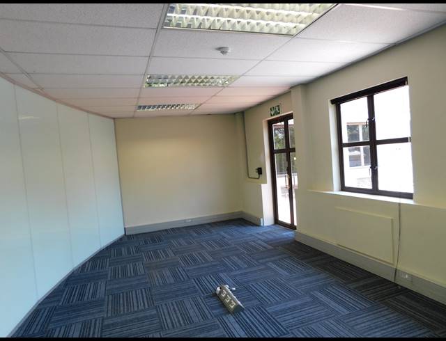 1,083M² OFFICE TO LET IN HYDE PARK